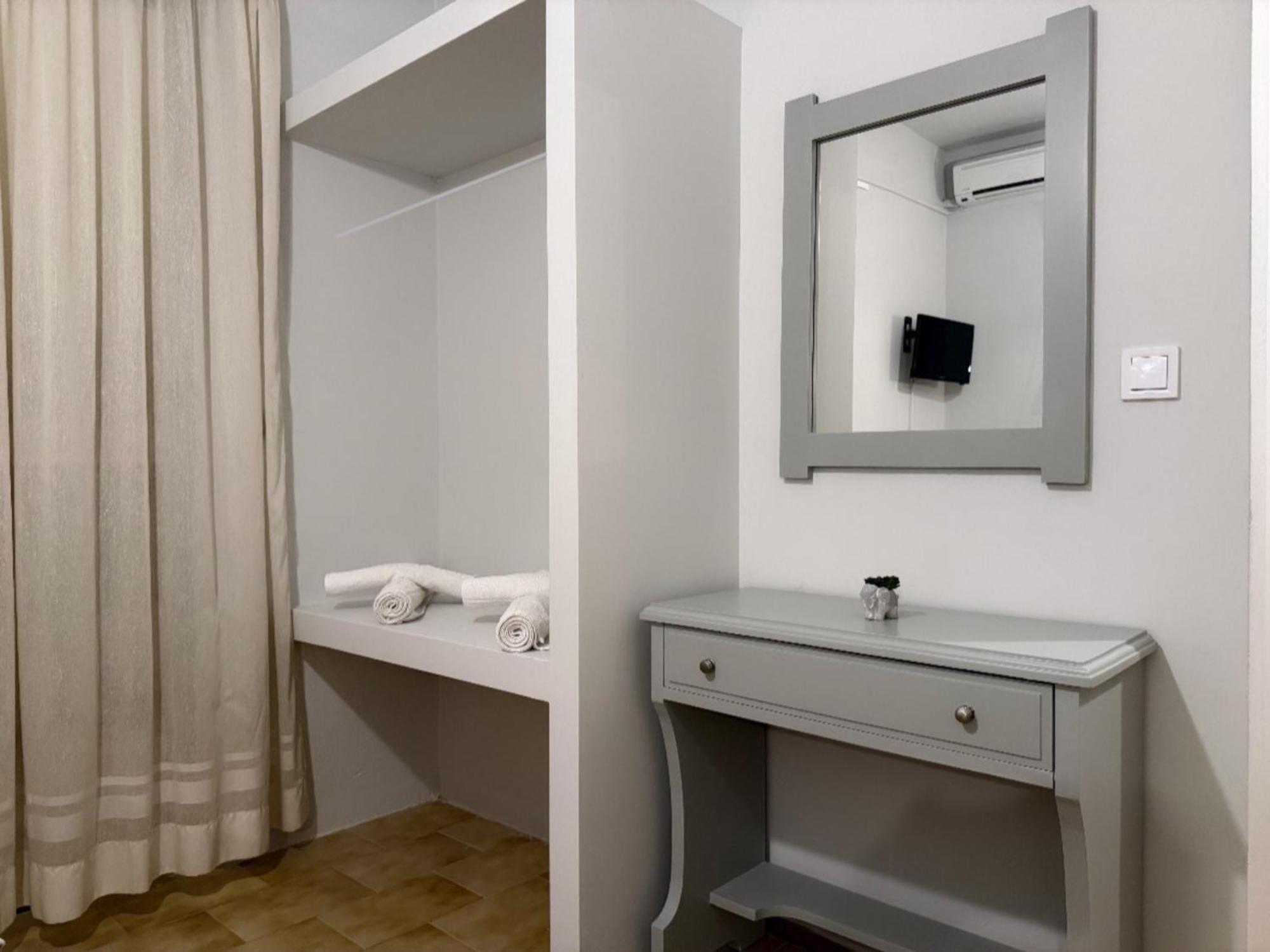 Konstantinos Apartments Tolón Exteriör bild